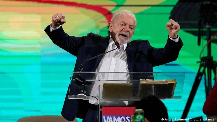 Lula da Silva lanza su candidatura presidencial de Brasil