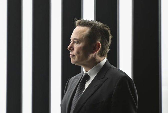 Elon Musk, CEO de Tesla, asiste a la inauguración de la fábrica de Tesla en Gruenheide, Alemania, 22 de marzo de 2022. (Patrick Pleul/Pool via AP, File)