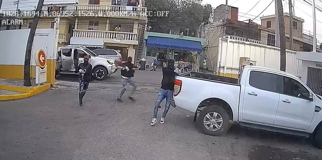 Video: Desconocidos fuertemente armados asaltan estación de GLP en SDE