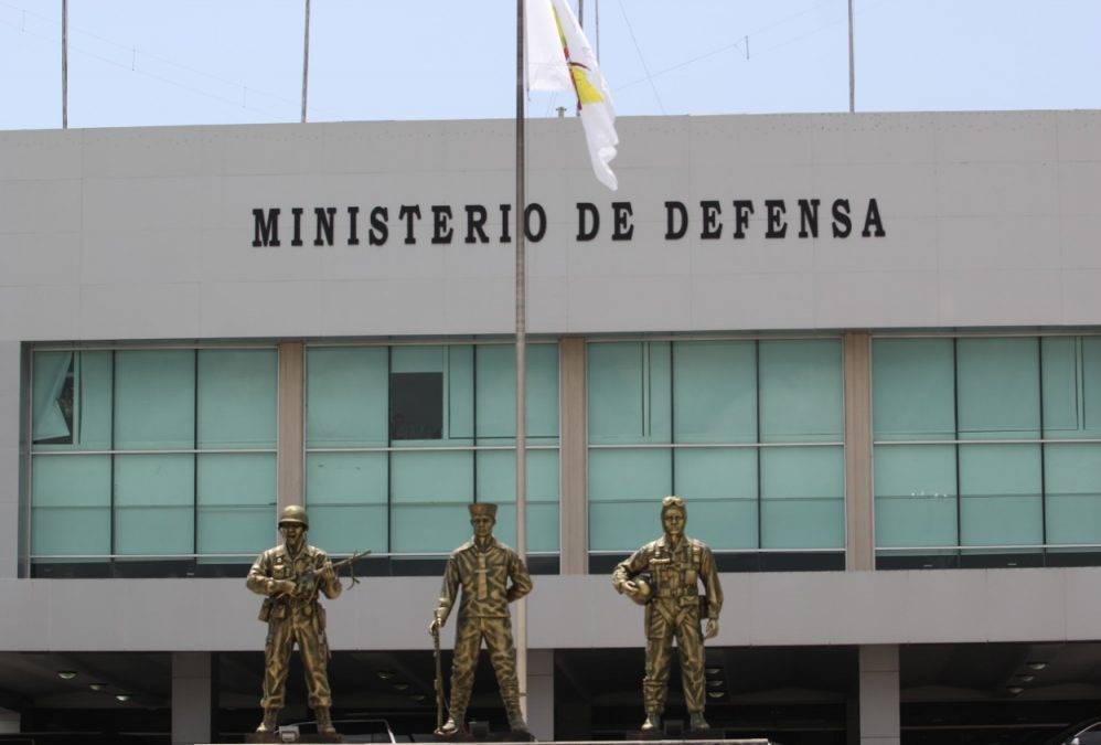 Ministro de Defensa posesiona a comandantes
