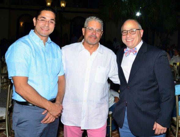 Desde la izquierda Jorge Subero Medina, presidente del Grupo Cap Cana, Salvador Egea, director del torneo y Silvano Suazo, director de la Marina Cap Cana.