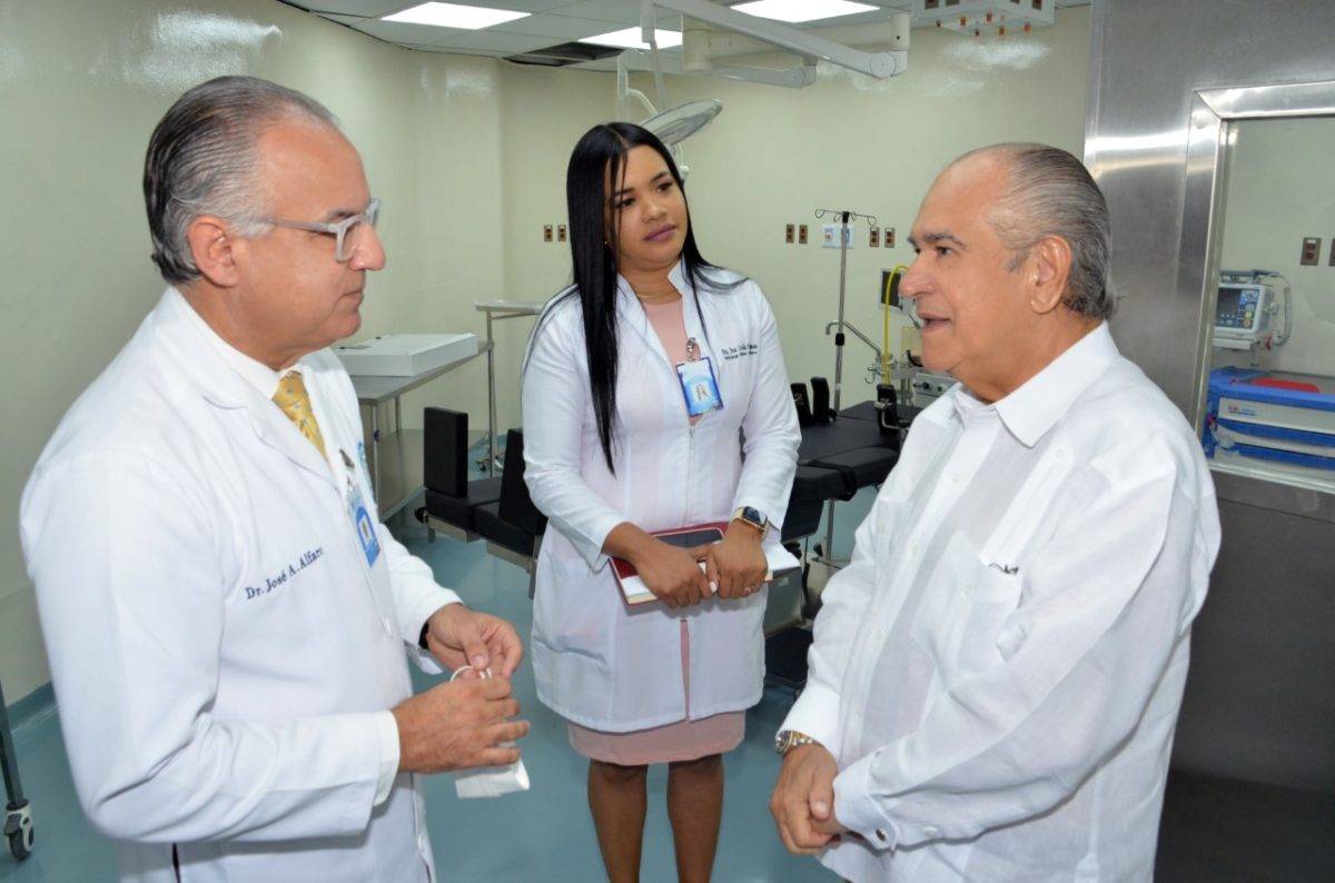 El superintendente de salud realiza visita al hospital Vinicio Calventi