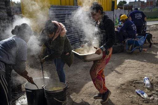 La inflación pone a latinoamericanos a batallar para comprar alimentos básicos