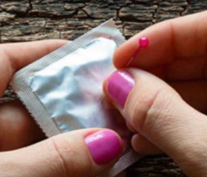 Stealthing femenino: Condenan a una mujer por perforar los preservativos de su pareja