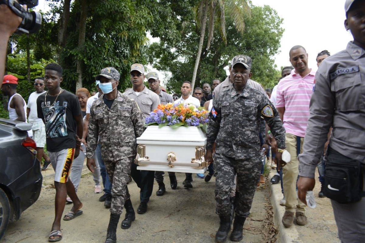 Comunidad de Guanuma y Policía da último adiós a asesinado cabo de la institución