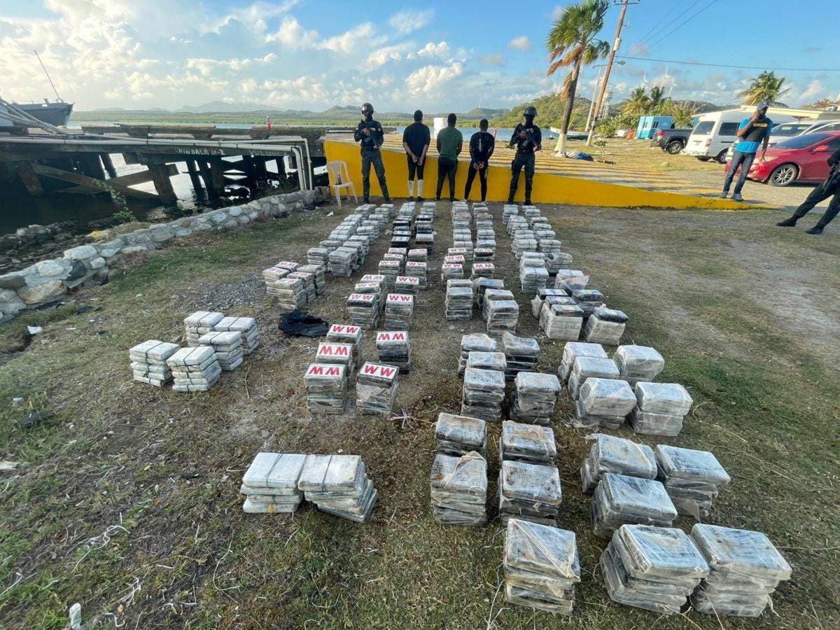 DNCD ocupa 659 paquetes presumiblemente cocaína en Peravia