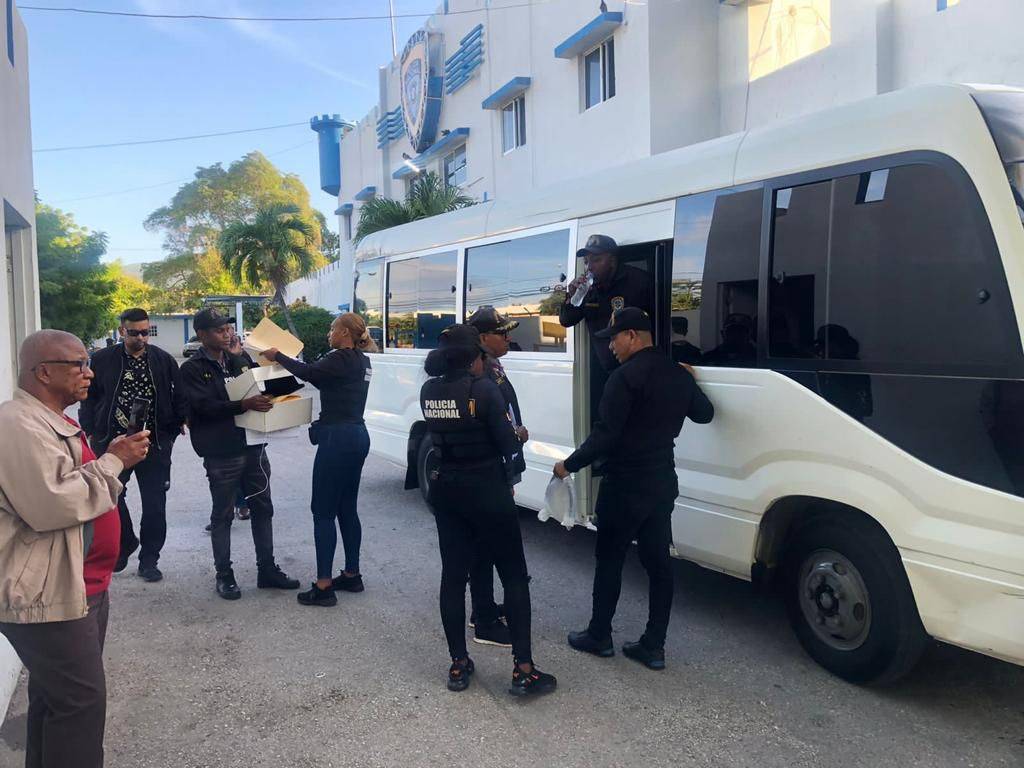 Arrestan 12 haitianos por suplantación de identidad