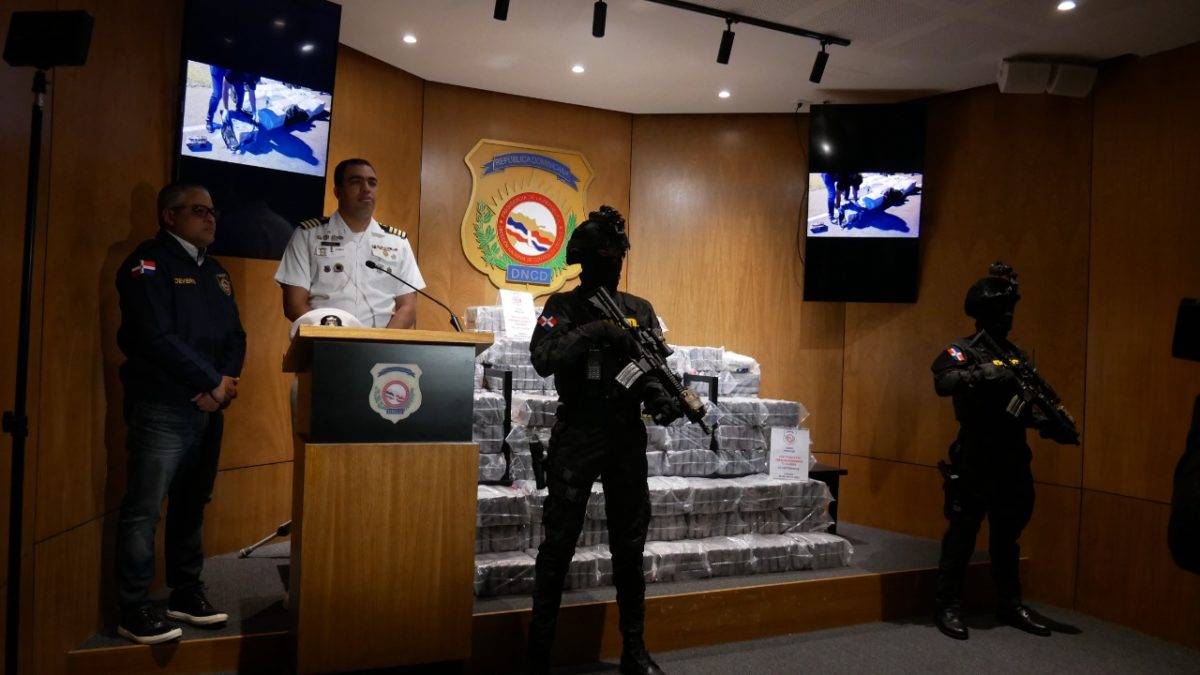 Confiscan 494 paquetes de cocaína y arrestan a tres  en Peravia