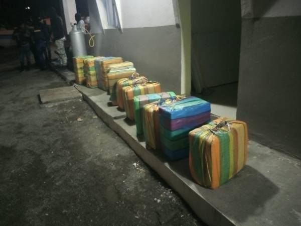DNCD ocupa 397 paquetes de droga en las costas de Azua