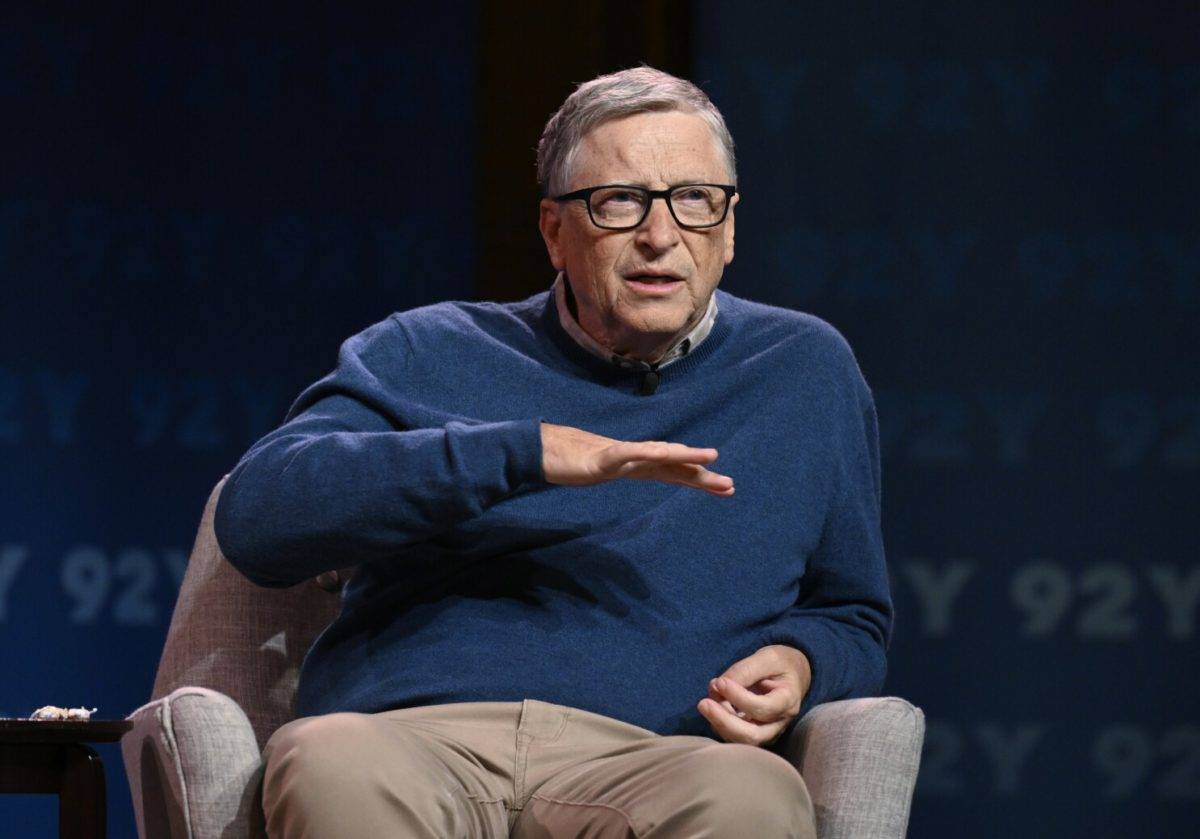 Duras críticas de Bill Gates a las criptomonedas y los NFT: «La teoría del más tonto»