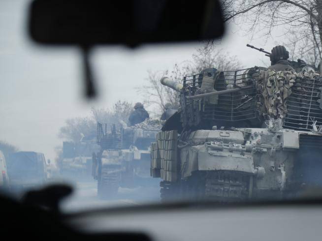 Ucrania expulsa a rusos más allá del río que cruza Donbás
