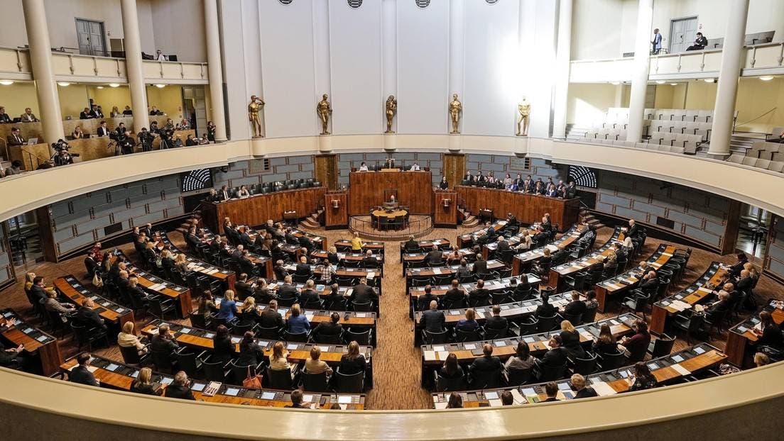 Parlamento de Finlandia vota a favor de ingreso en la OTAN