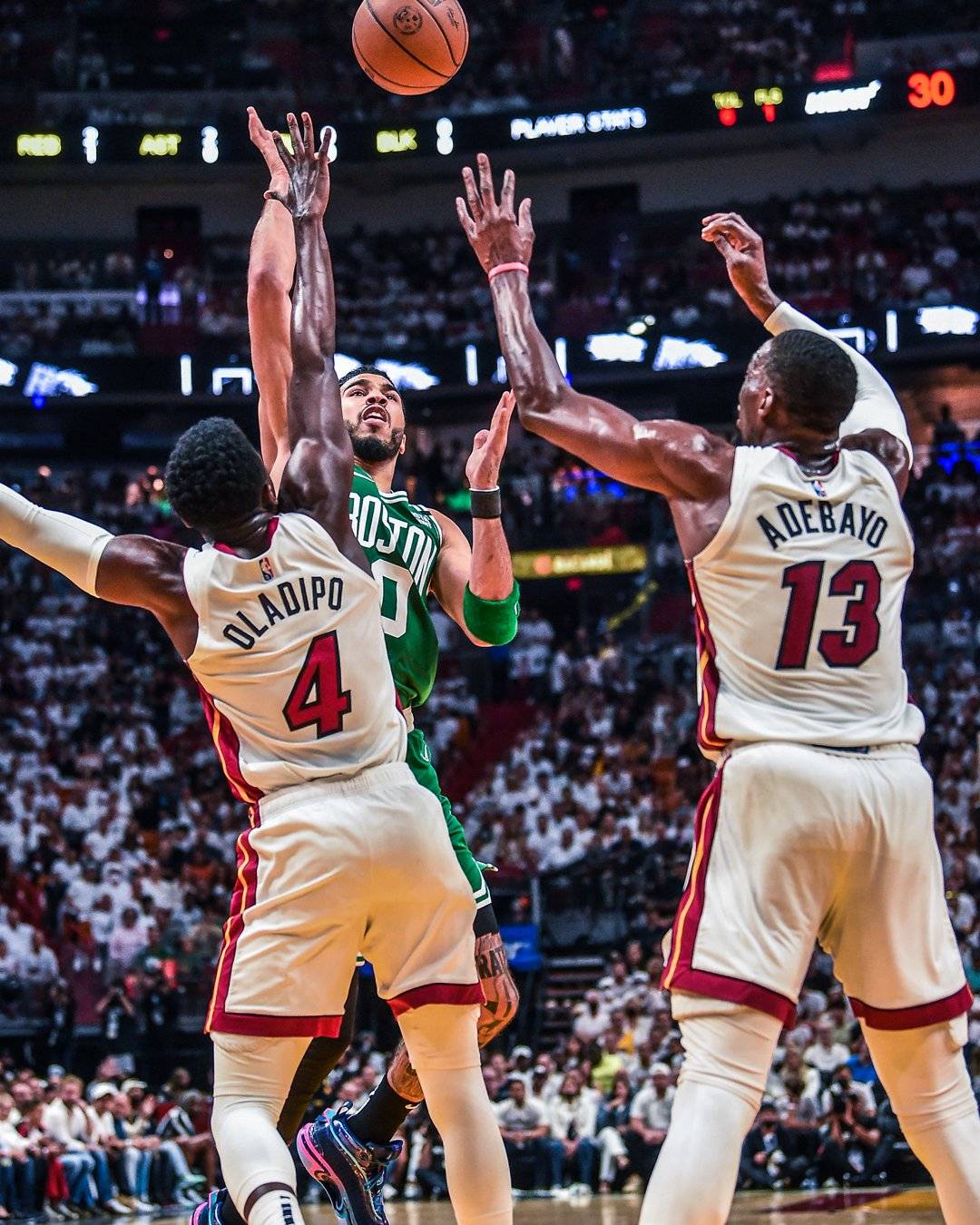 Miami Heat toma ventaja y vence a los Celtics 118-107