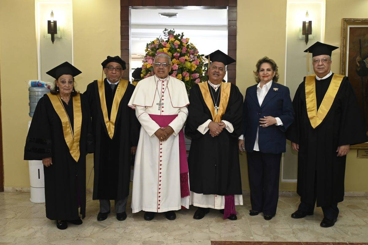 Universidad Católica Santo Domingo gradúa 549 nuevos profesionales