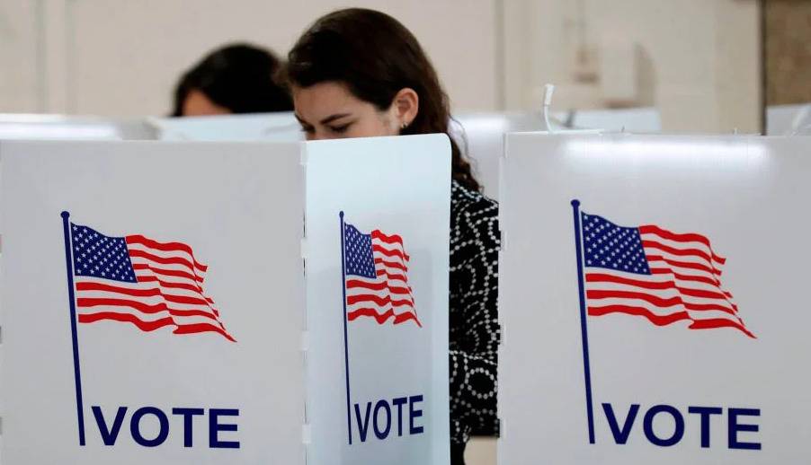 Neoyorquinos votan hoy para elegir su candidato a gobernador y otros cargos 