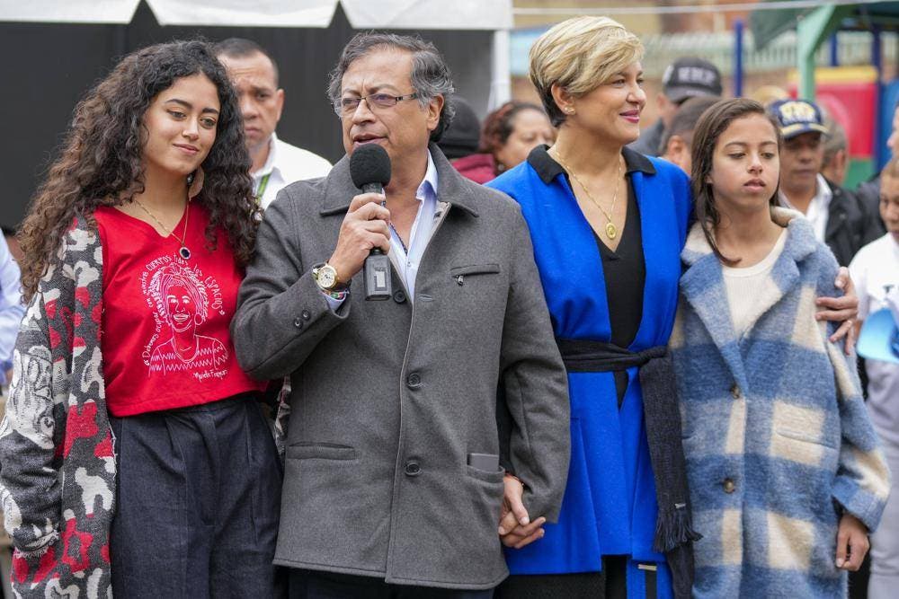 Izquierdista Gustavo Petro gana elecciones Colombia