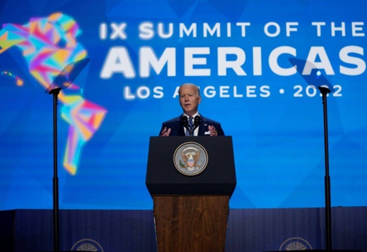 Biden critica inmigración irregular al abrir Cumbre