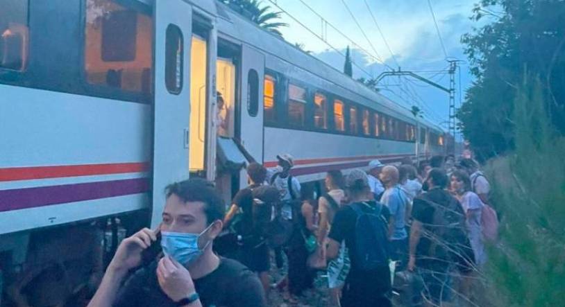 Treinta heridos en choque trenes  Tarragona, España