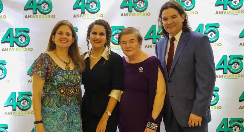 Colegio New Horizons celebra sus 45 años de existencia