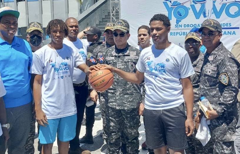 Policía Nacional celebra festival deportivo con miles de jóvenes del DN