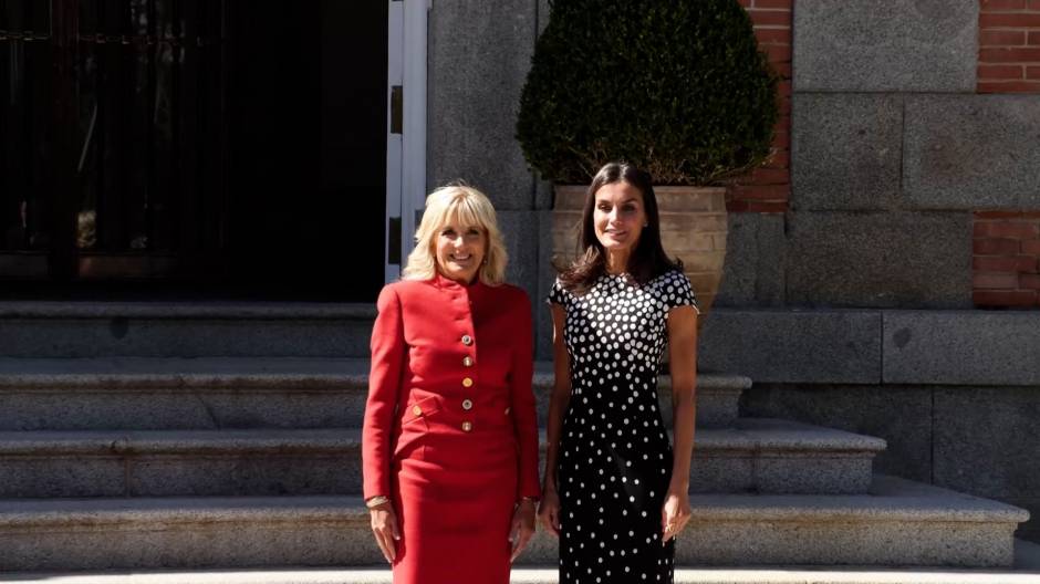 La reina de España y Jill Biden visitan la Asociación Española Contra Cáncer      
