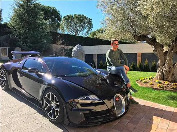 Chocan Bugatti de Cristiano Ronaldo valorado en casi 2 millones de euros