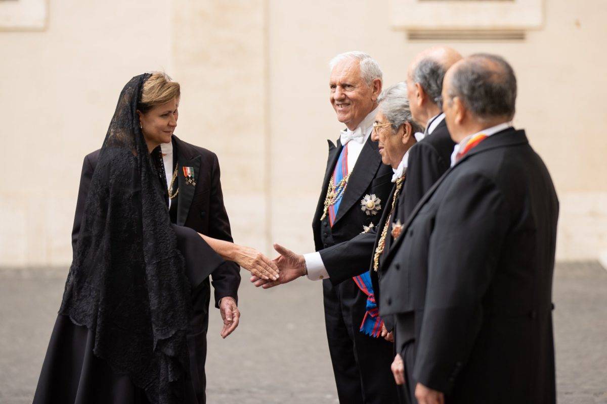 Vicepresidenta se reúne con el Papa en privado