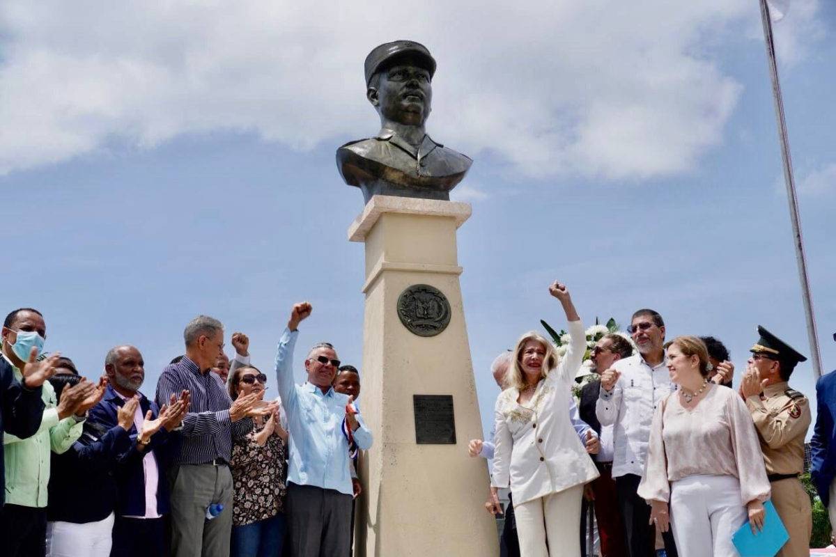 Sector Los Tres Brazos ahora se llamará “Presidente Francisco Alberto Caamaño Deñó”