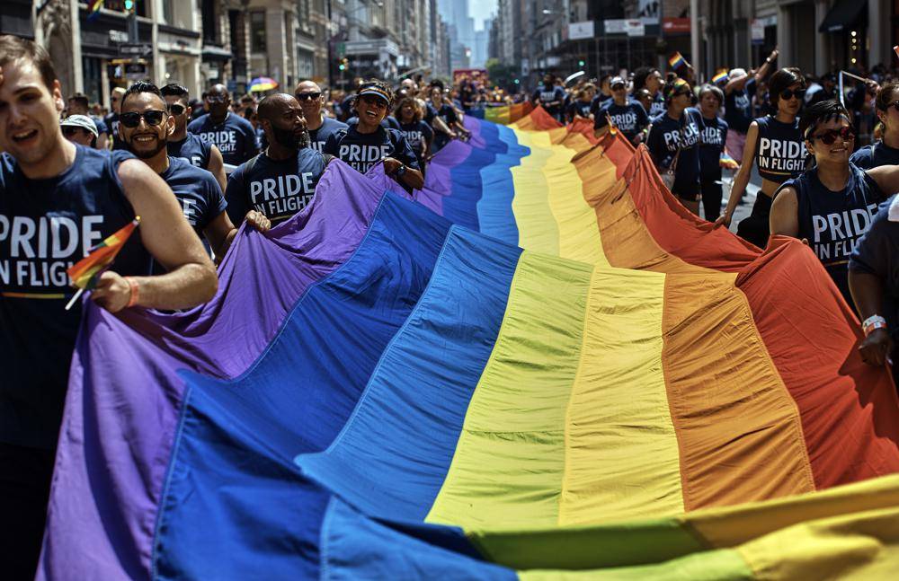 Ciudades en EEUU realizan desfiles de orgullo LGBTQ￼