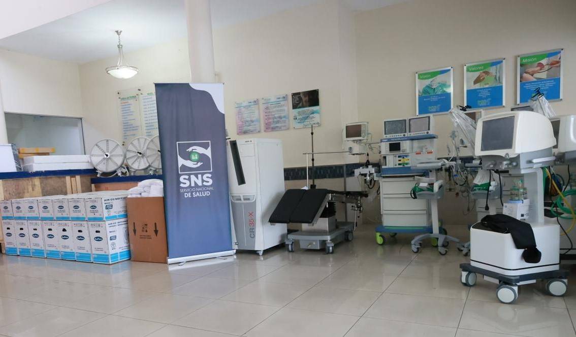 SNS entrega más de RD$15 millones en equipos al hospital Salvador Gautier