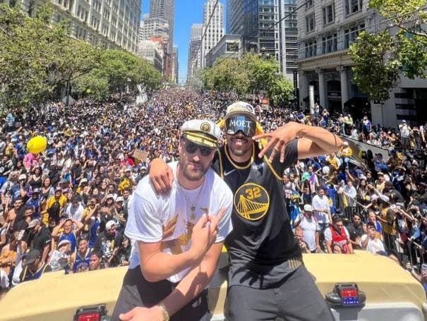 Video: Así fue el multitudinario desfile en San Francisco por el campeonato de los Warriors    