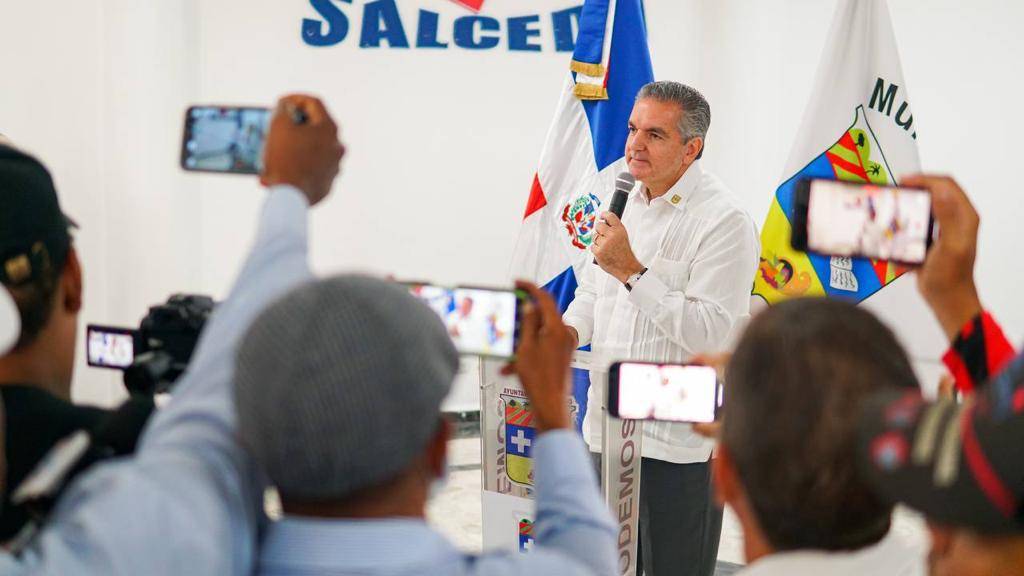 Gobierno anuncia intervención vertederos de Salcedo y Tenares