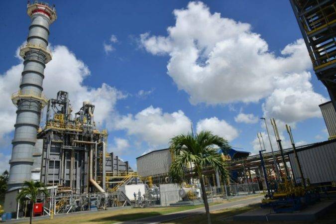 Osiris de León calls for the conversion of power plants to natural gas