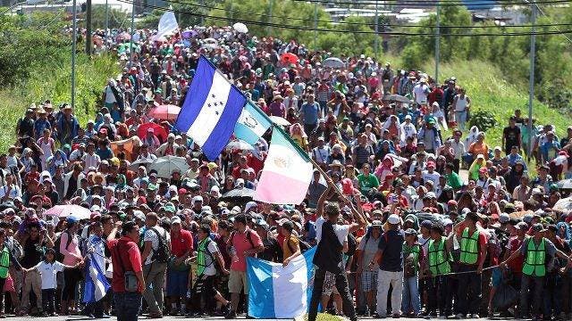 Miles de migrantes protestan en el sur de México y amagan con nueva caravana   