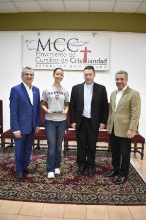 foto CONCURSO HISTORIA DE LA IGLESIA CON GANADORA PRIMER LUGAR