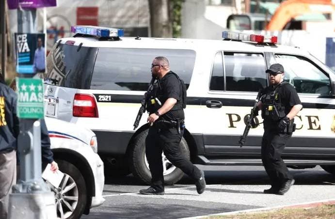 Al menos 6 muertos y docenas de heridos durante tiroteo en desfile de EEUU