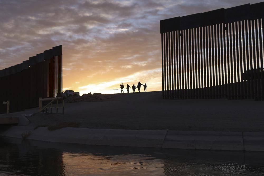 EEUU cerrará huecos en el muro fronterizo en Arizona