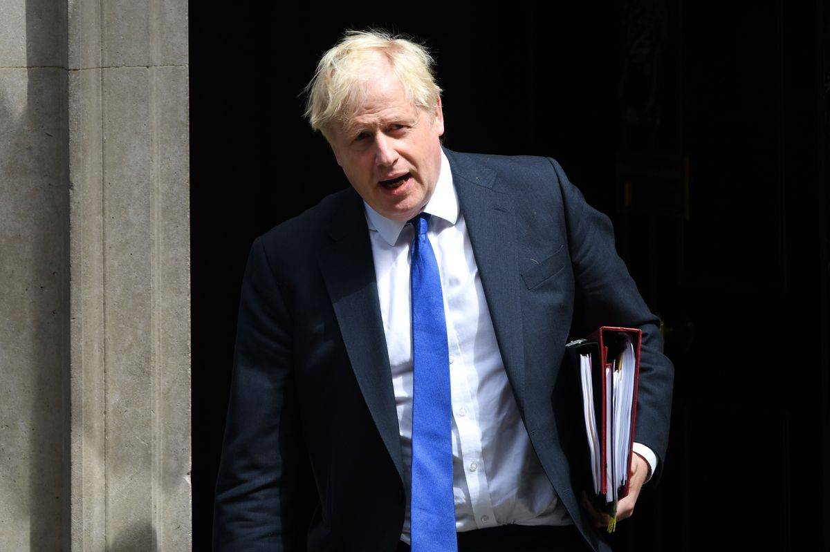 El primer ministro británico Boris Johnson anuncia su renuncia
