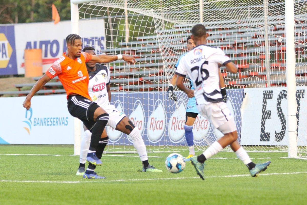 Moca FC y Cibao FC empatan a un gol en la Liguilla