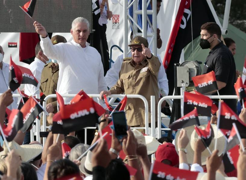 Cuba defiende su modelo político