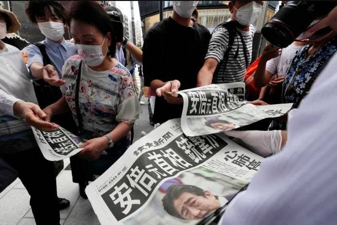 Facebook y Twitter retiran videos del asesinato de Shinzo Abe