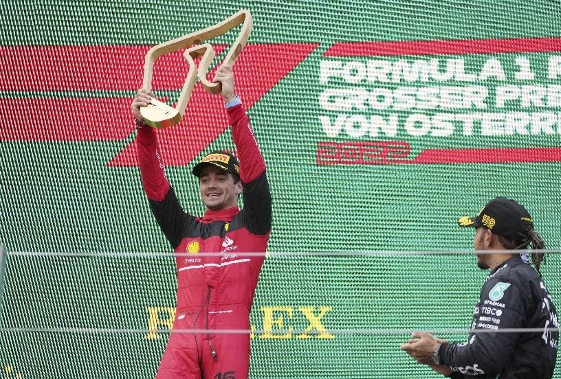 Leclerc resiste ante Verstappen y gana  en Austria