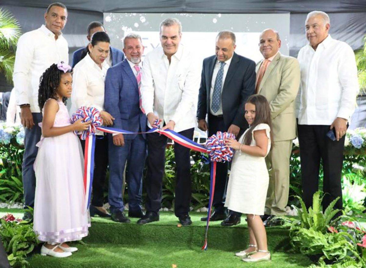Presidente Abinader inaugura feria Expo Moca; cita solidez