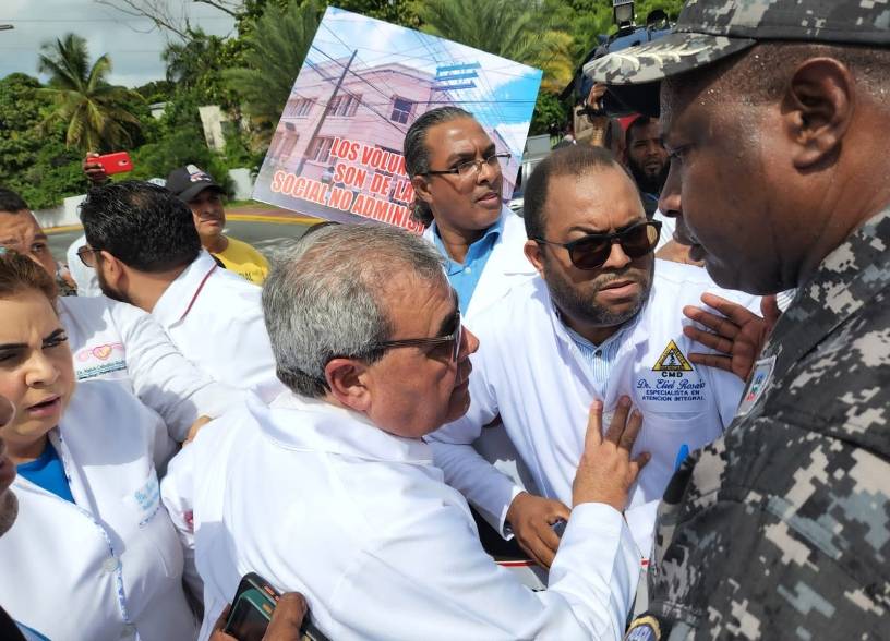 Diputados deploran atropello a médicos marcharon al Palacio
