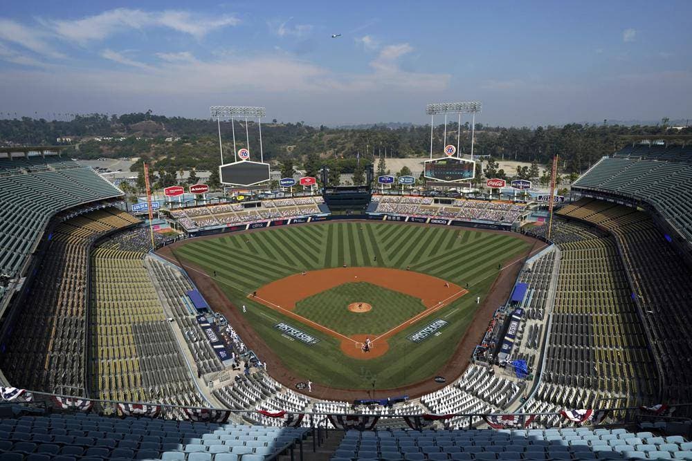 Trabajadores del Estadio de los Dodgers aprueban una huelga