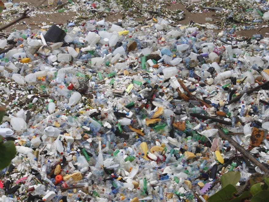 Solid waste goes from homes to ravines, rivers and the sea