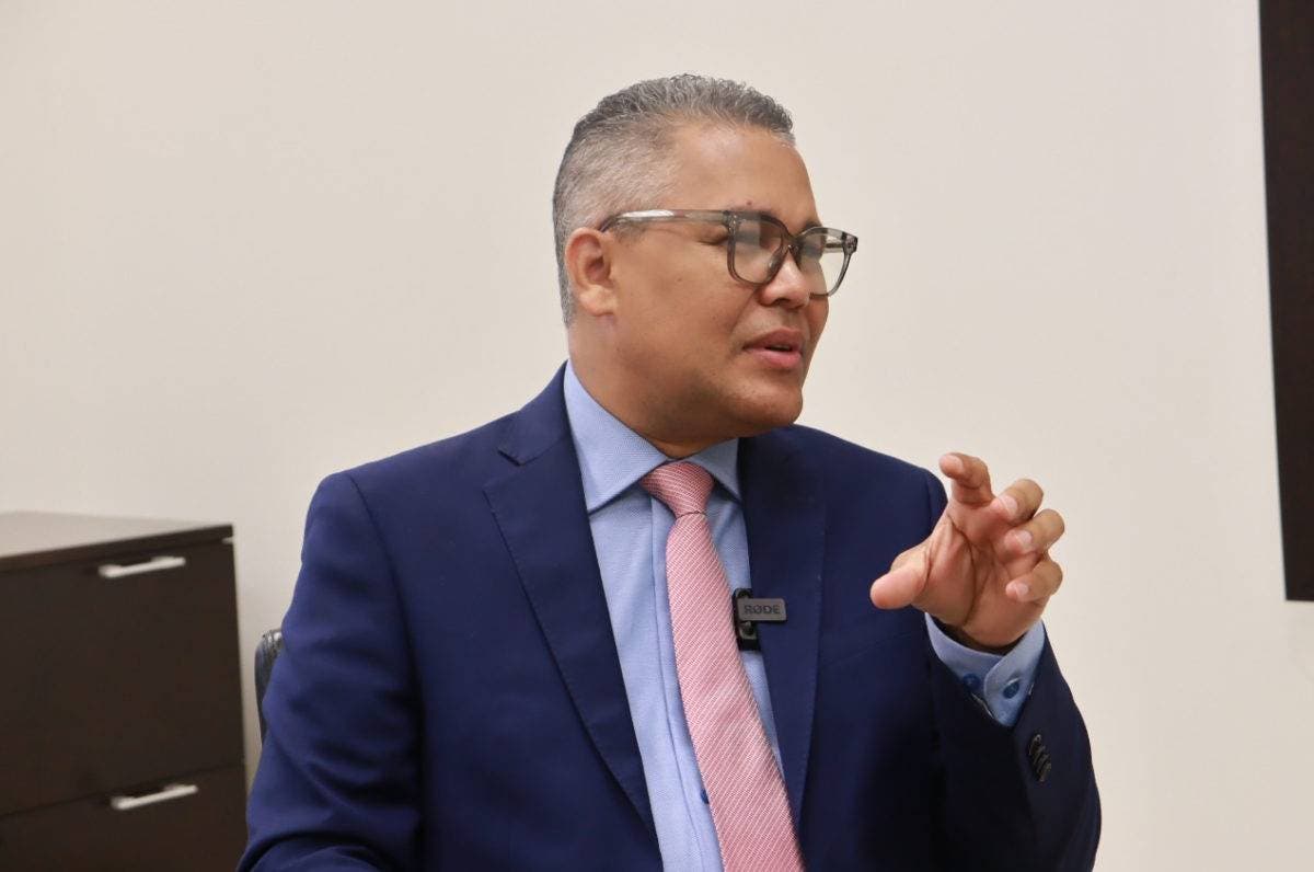 Carlos Peña califica Gobierno del PRM el “cambio de reversa”
