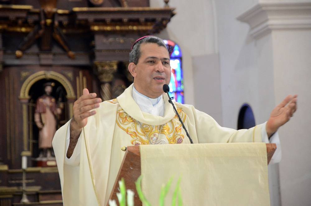 Obispo ve saludable Abinader cambie funcionarios por cansancio