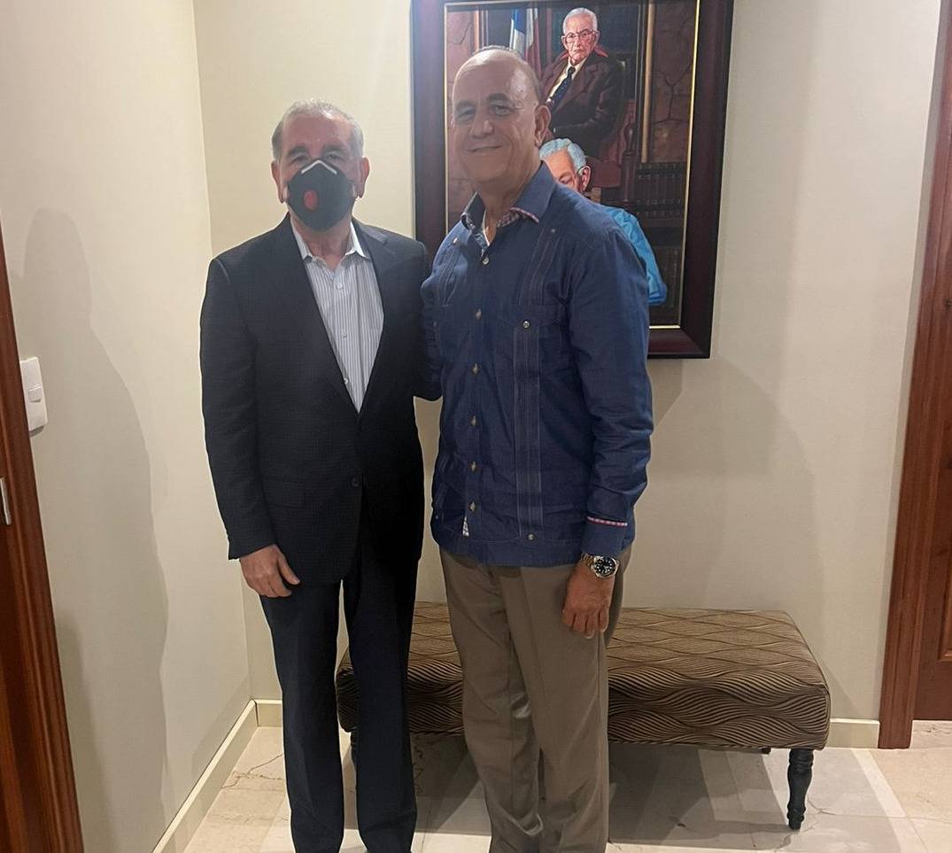 Luis de León visita al expresidente Danilo Medina