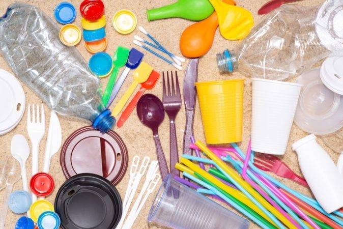 Estados Unidos espera abandonar los plasticos de un solo uso en terreno publico en 2032